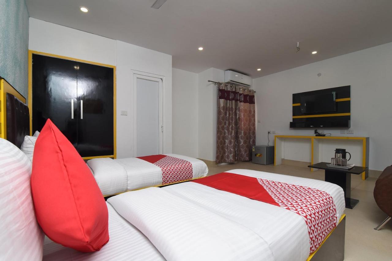 Capital O 13310 Noida Suites Bagian luar foto
