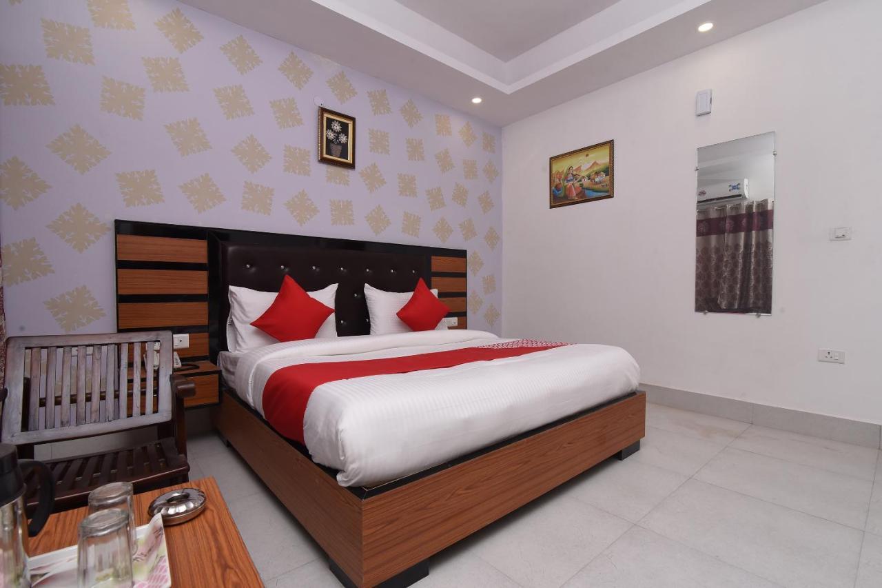 Capital O 13310 Noida Suites Bagian luar foto