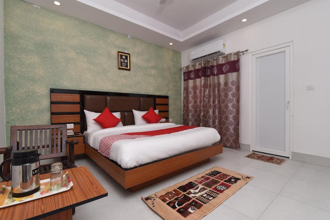 Capital O 13310 Noida Suites Bagian luar foto