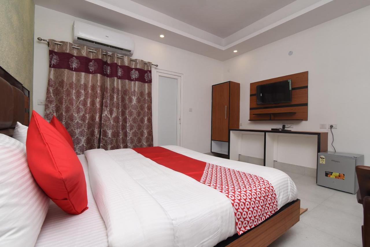 Capital O 13310 Noida Suites Bagian luar foto