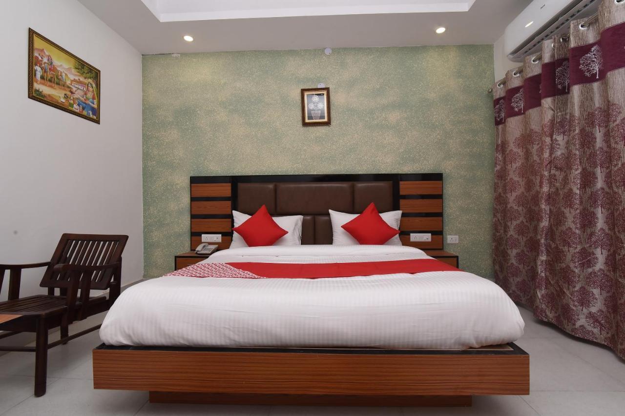 Capital O 13310 Noida Suites Bagian luar foto