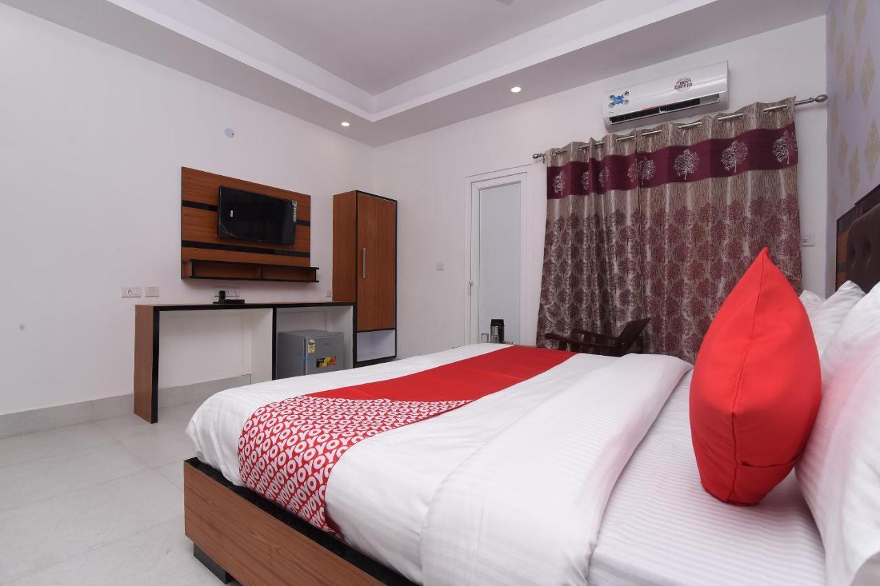 Capital O 13310 Noida Suites Bagian luar foto