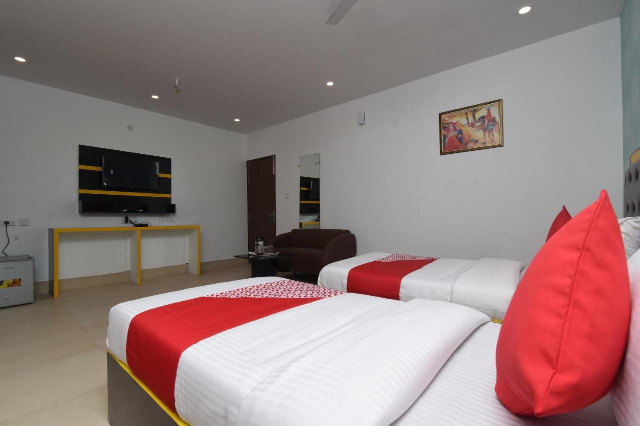 Capital O 13310 Noida Suites Bagian luar foto