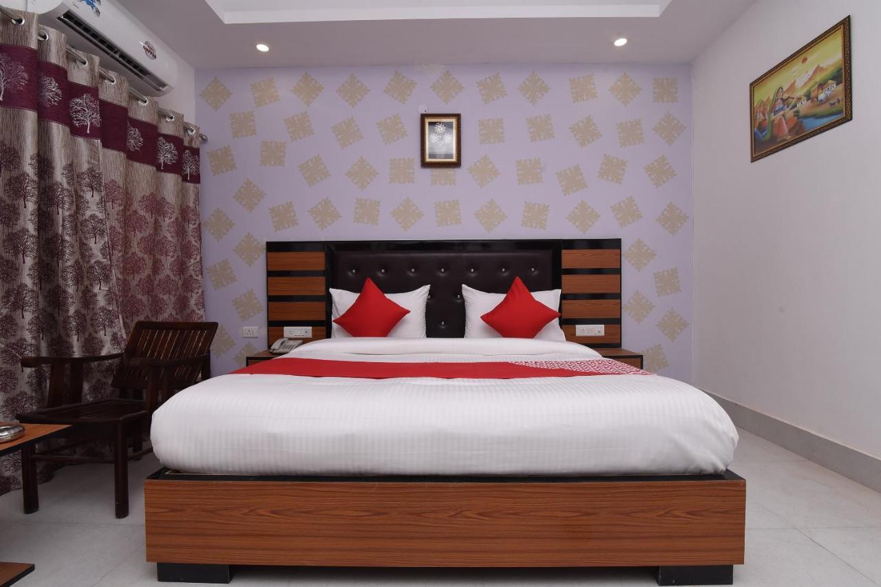 Capital O 13310 Noida Suites Bagian luar foto