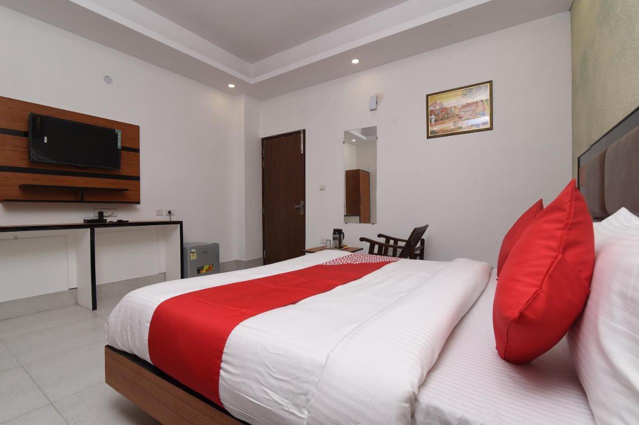 Capital O 13310 Noida Suites Bagian luar foto