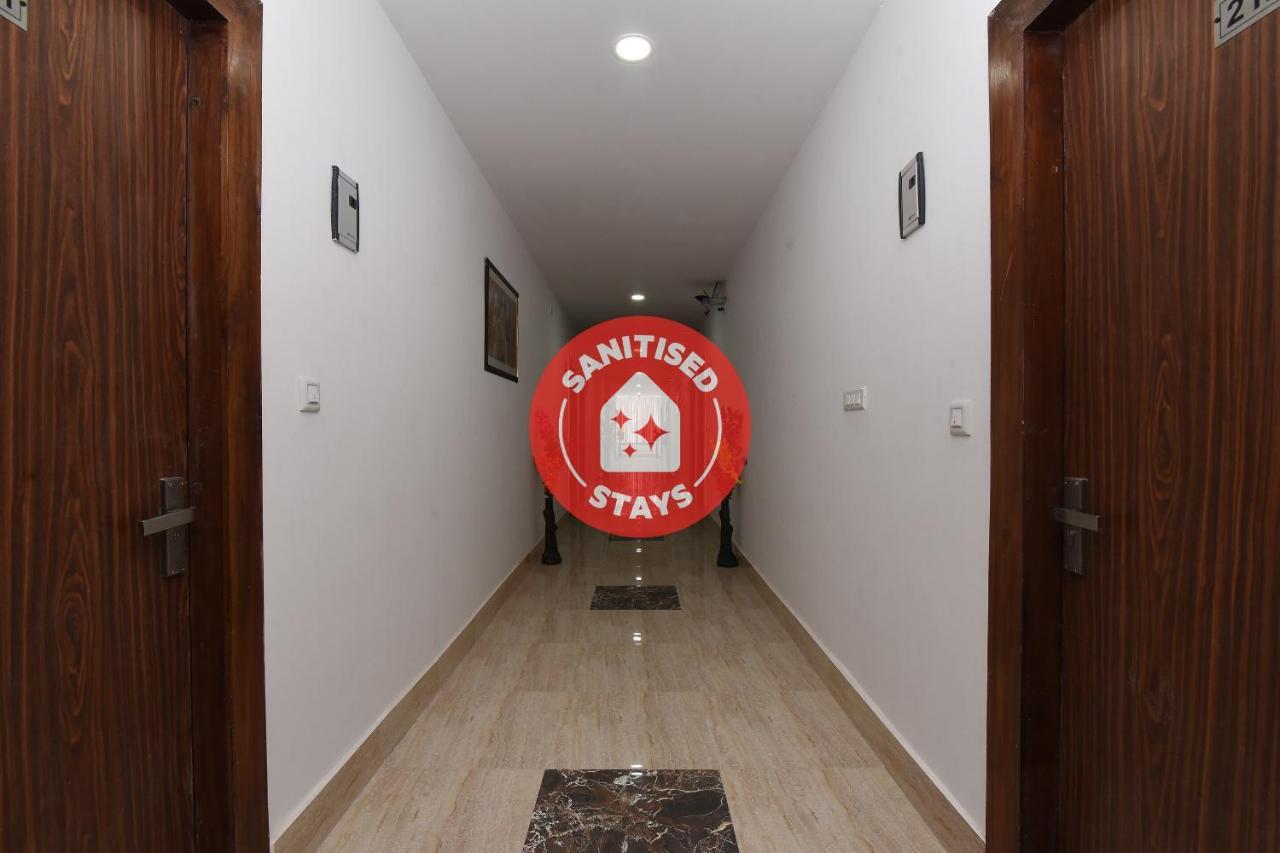 Capital O 13310 Noida Suites Bagian luar foto