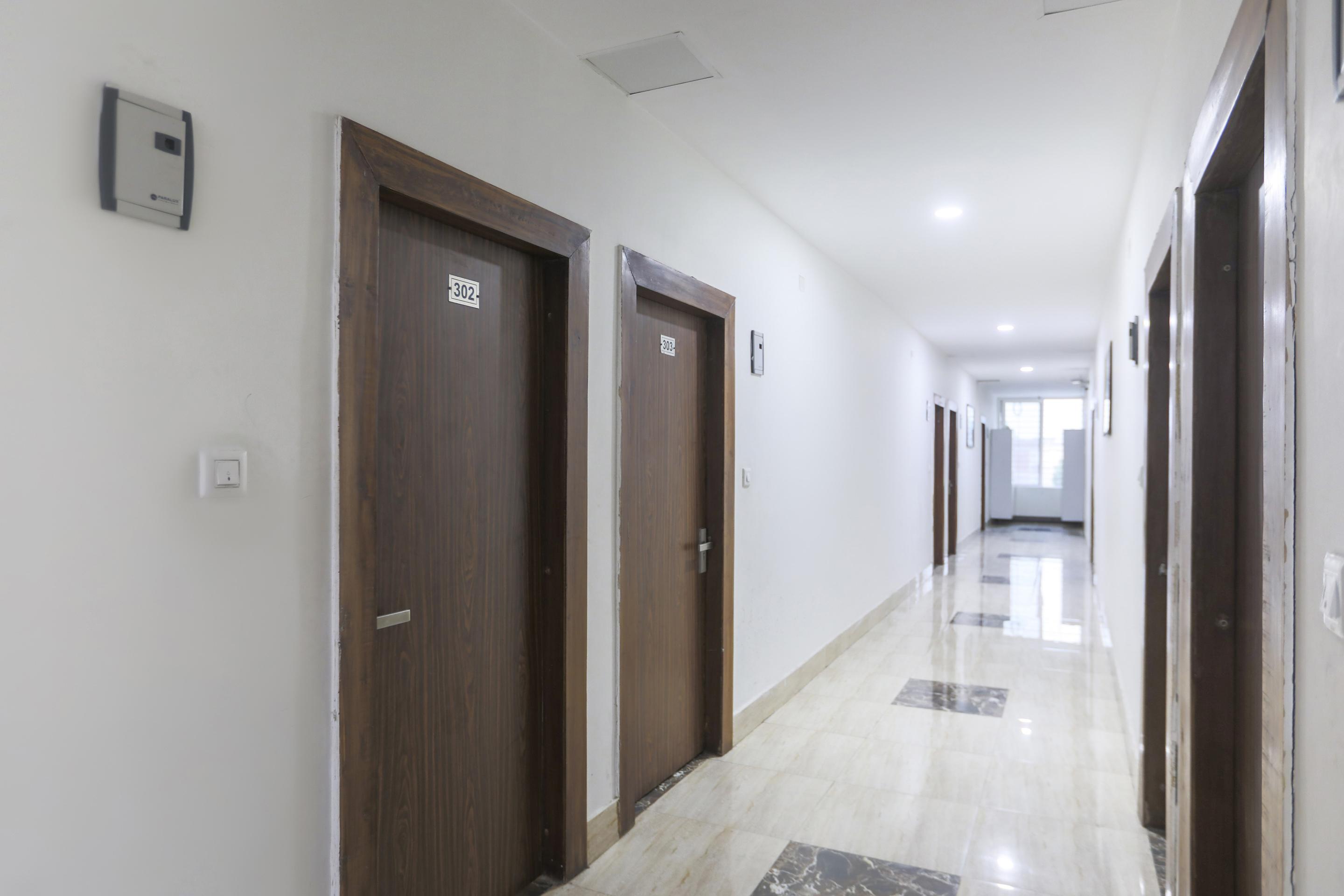 Capital O 13310 Noida Suites Bagian luar foto