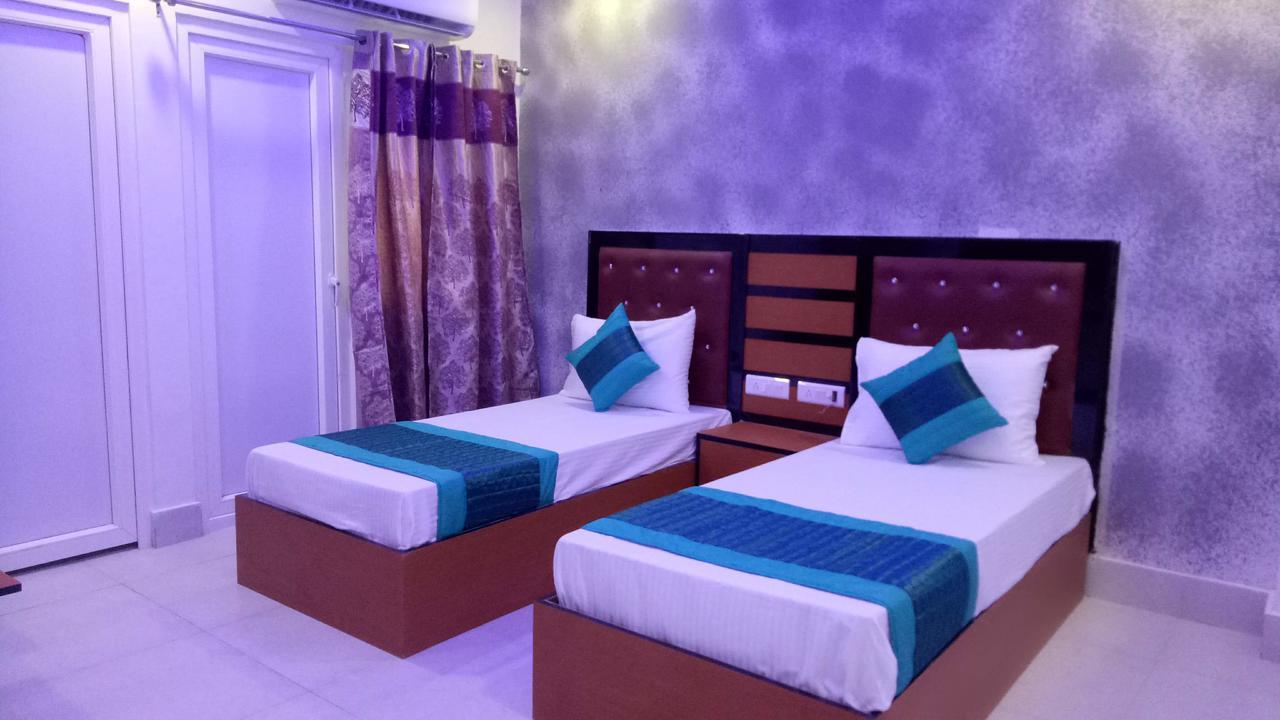 Capital O 13310 Noida Suites Bagian luar foto