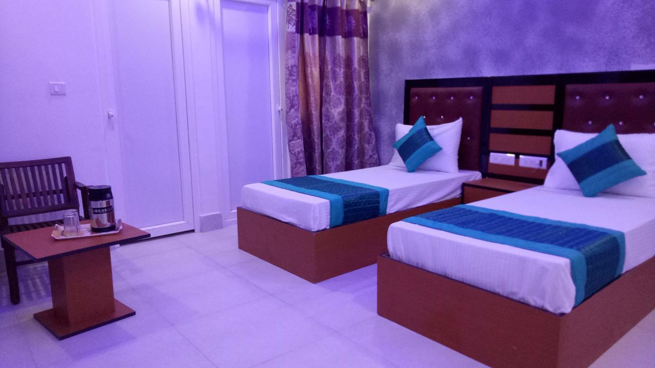 Capital O 13310 Noida Suites Bagian luar foto