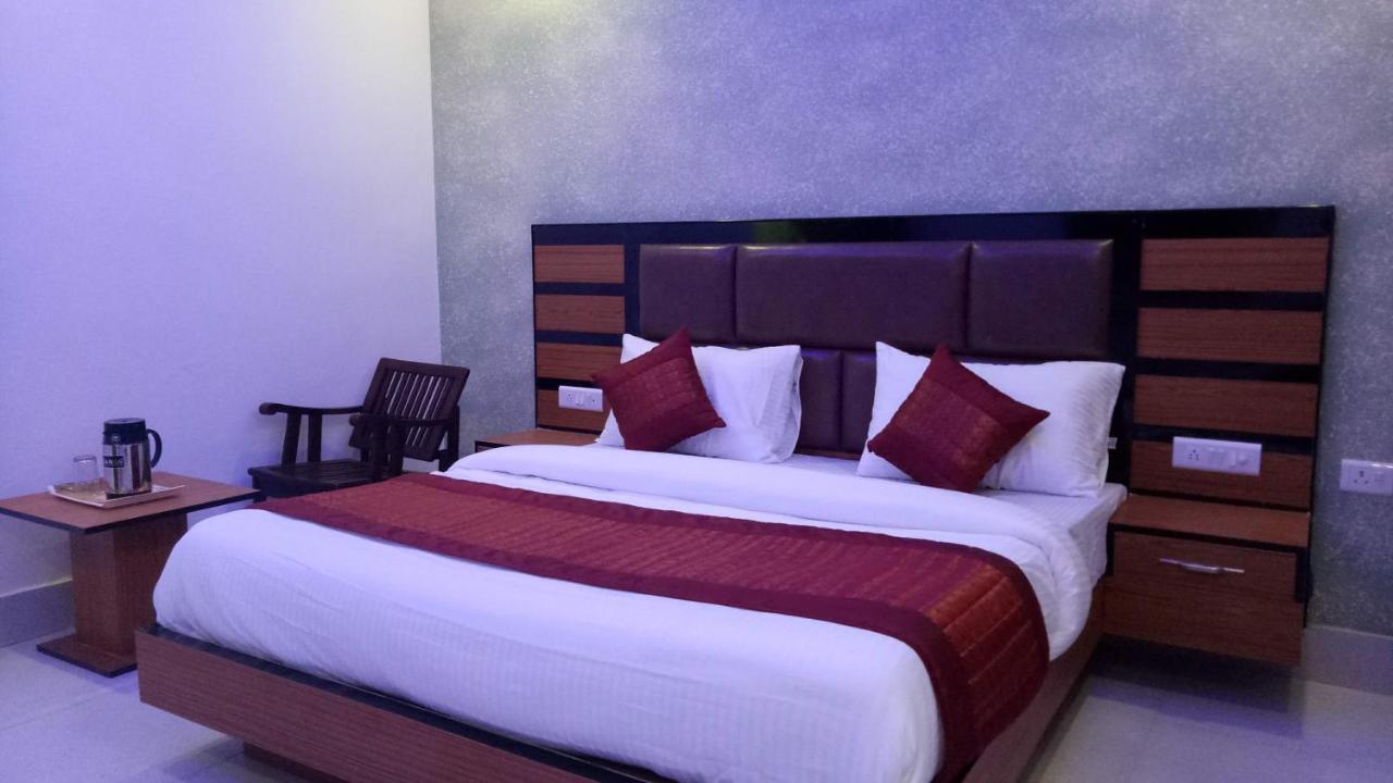 Capital O 13310 Noida Suites Bagian luar foto