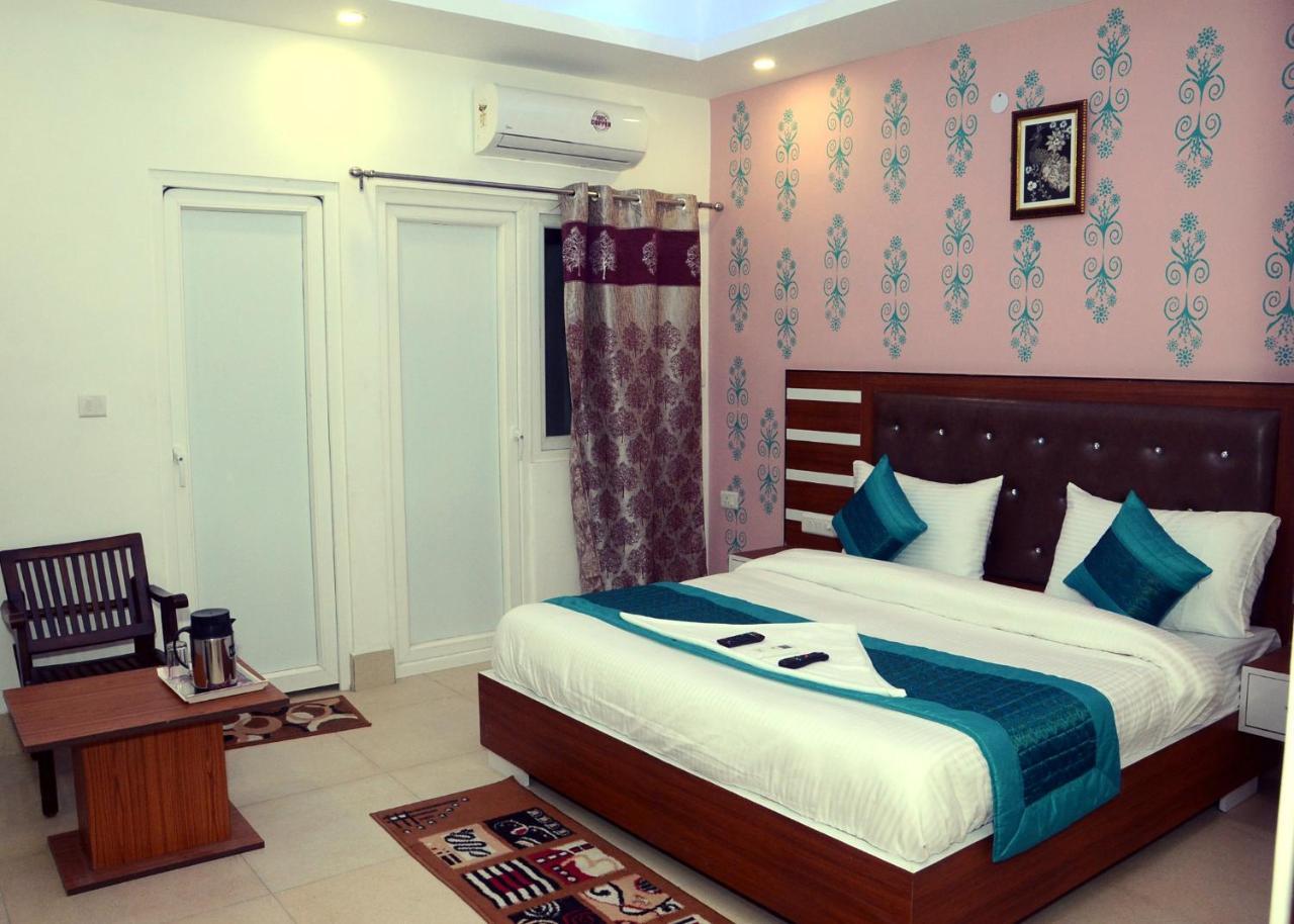 Capital O 13310 Noida Suites Bagian luar foto