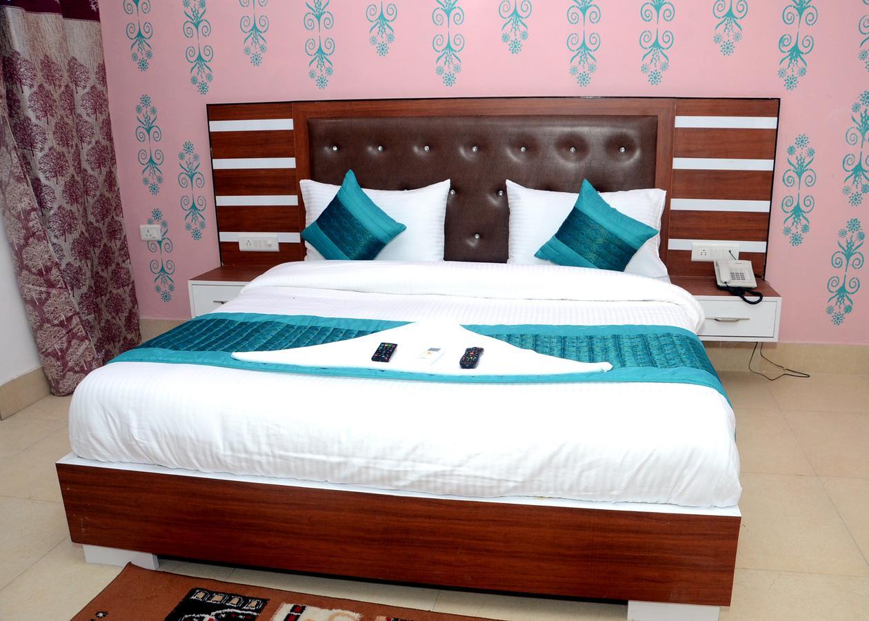 Capital O 13310 Noida Suites Bagian luar foto