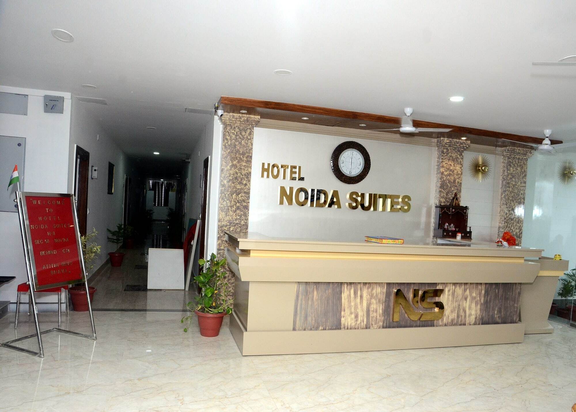 Capital O 13310 Noida Suites Bagian luar foto