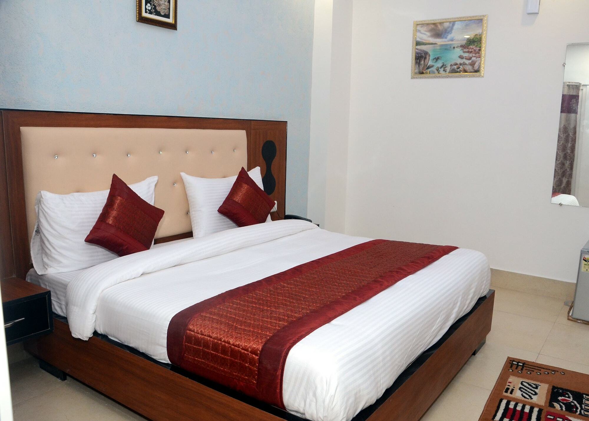 Capital O 13310 Noida Suites Bagian luar foto