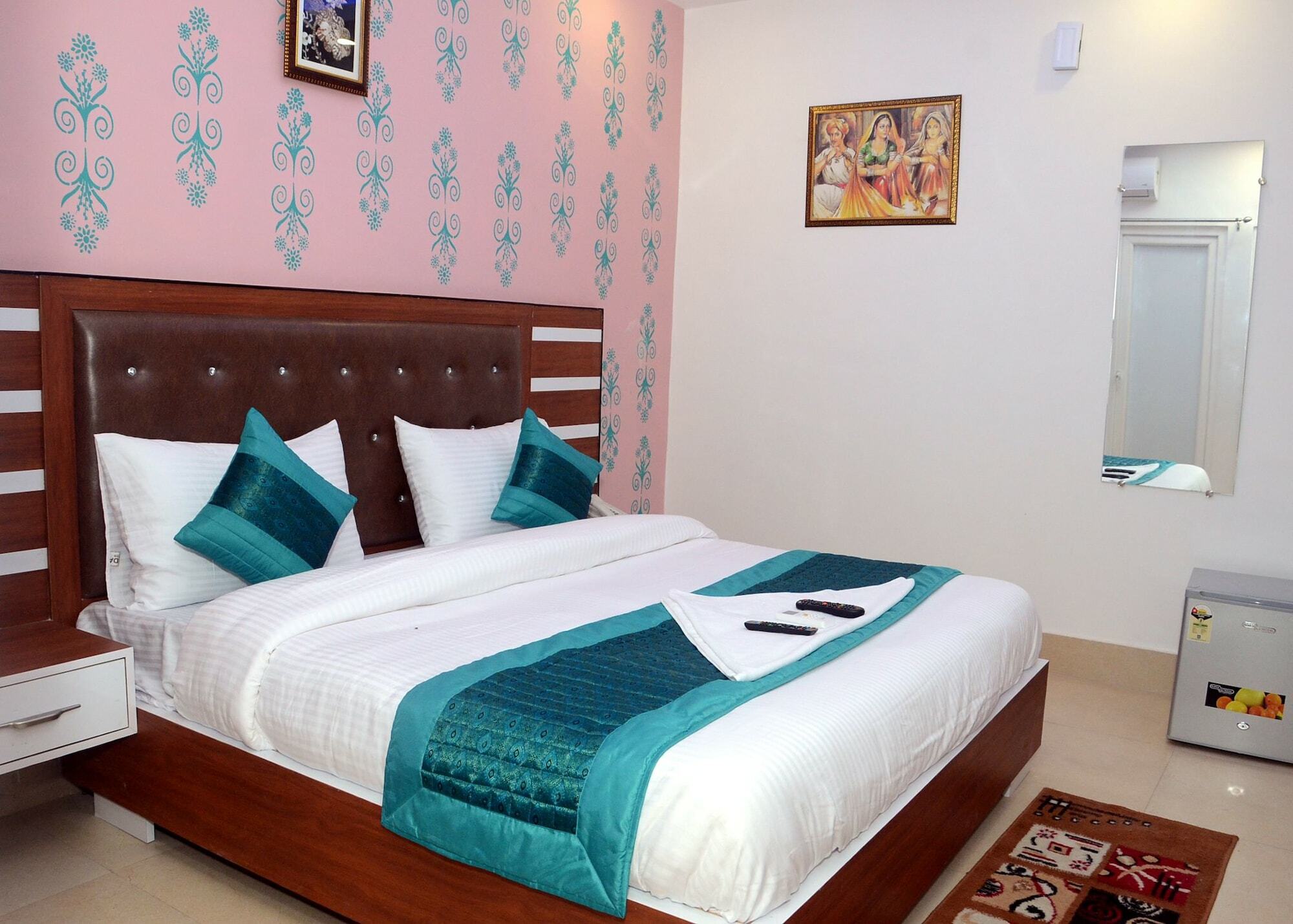 Capital O 13310 Noida Suites Bagian luar foto