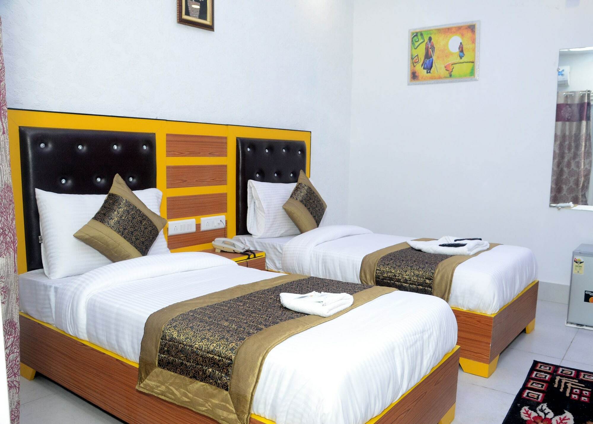 Capital O 13310 Noida Suites Bagian luar foto